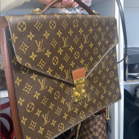 Louis Vuitton Monogram Canvas Briefcase inside has some pealing - Picture 2 of 3